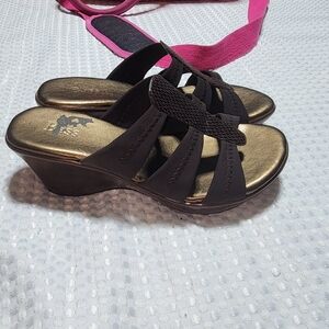 BASS GUC WOMENS SZ 6 BRONZE WEDGE SANDALS